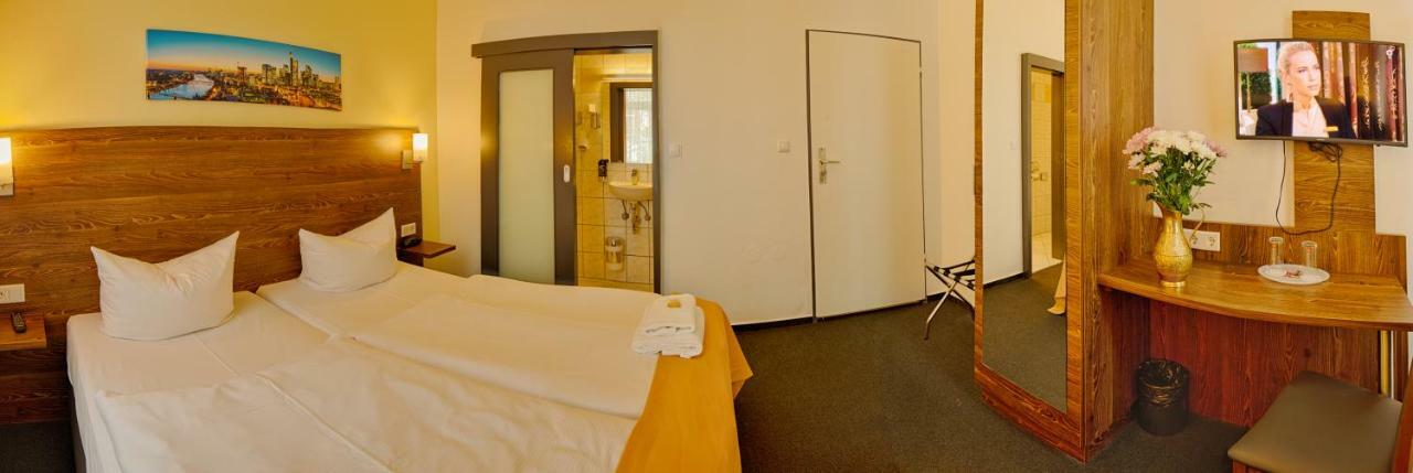 Hotel Little Paris Frankfurt pe Main Exterior foto